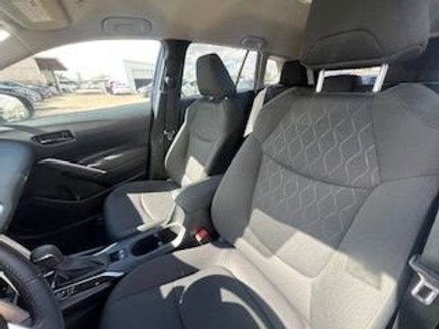 Used 2025 Toyota Corolla Cross LE image 17