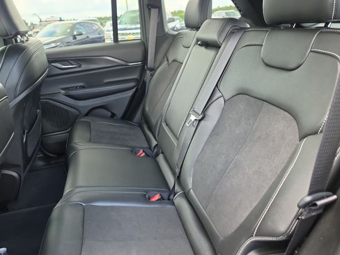 Used 2024 Jeep Grand Cherokee Altitude AWD/4WD image 13