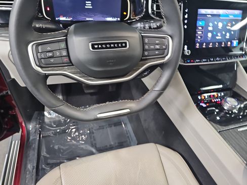 Used 2022 Jeep Wagoneer Series III w/ Premium Group I image 18