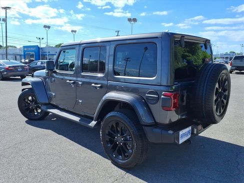 Used 2025 Jeep Wrangler Unlimited Sahara AWD/4WD image 6