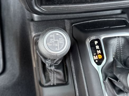 Used 2025 Jeep Wrangler Unlimited Sahara w/ Safety Group AWD/4WD image 8