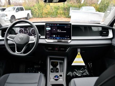 New 2026 Volkswagen Tiguan SE FWD image 18