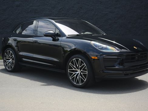 Certified 2026 Porsche Macan AWD/4WD image 11