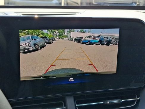 Certified 2024 Chevrolet Trax LT w/ LT Convenience Package FWD image 17