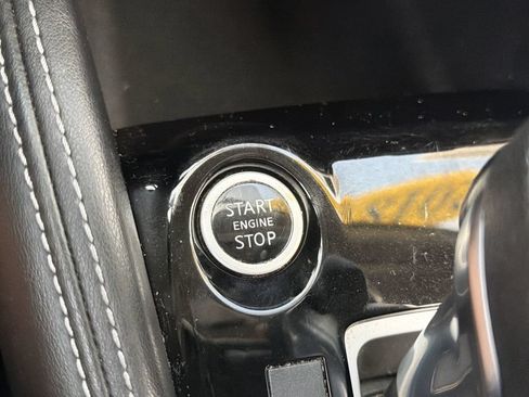 Used 2018 Nissan Kicks SV FWD image 18