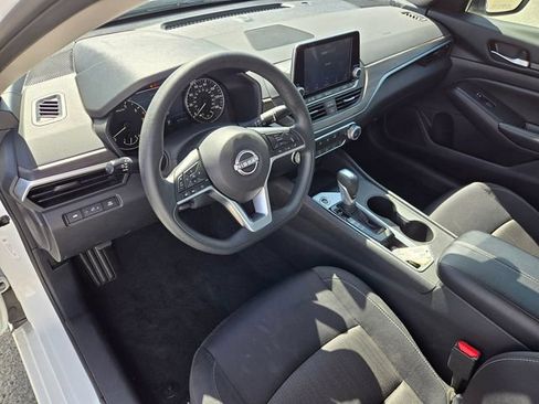 Used 2025 Nissan Altima 2.5 SV FWD image 8