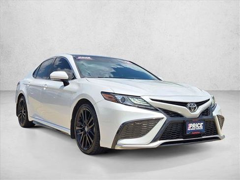 Used 2021 Toyota Camry XSE FWD image 3
