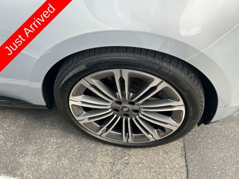 Used 2025 Land Rover Range Rover SE image 15