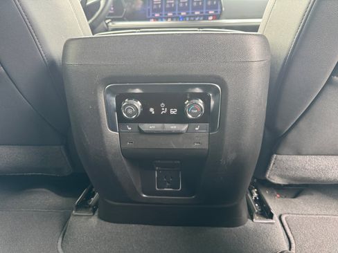 Used 2025 Chevrolet Tahoe Premier AWD/4WD image 23