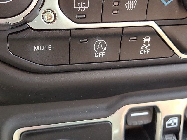 Used 2020 Jeep Wrangler Unlimited Sahara AWD/4WD image 28