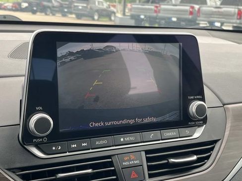 Used 2025 Nissan Altima 2.5 SV FWD image 29