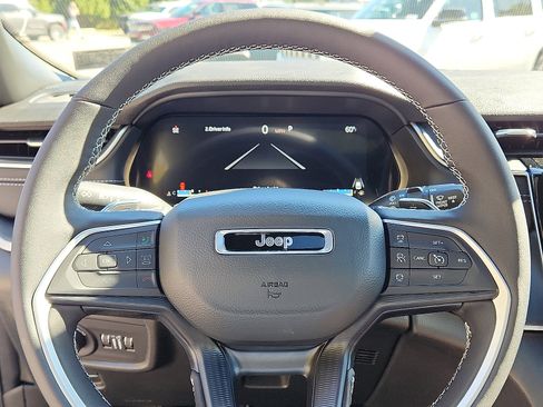 New 2025 Jeep Grand Cherokee Altitude image 14