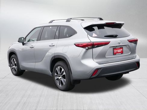 Certified 2023 Toyota Highlander XLE image 5