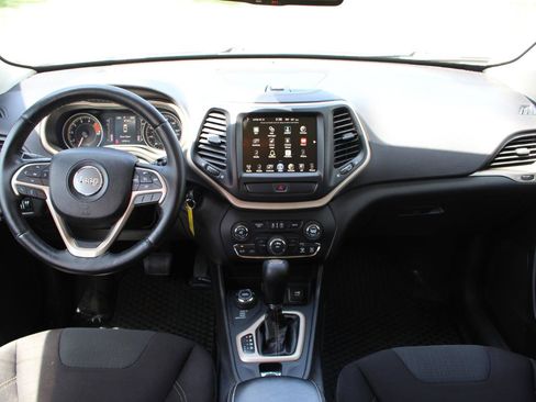 Used 2017 Jeep Cherokee Latitude w/ Cold Weather Group AWD/4WD image 27