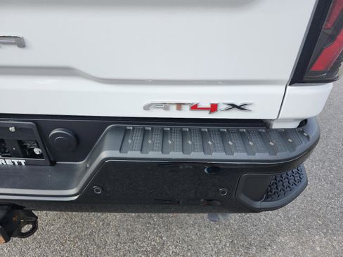 Used 2024 GMC Sierra 2500 AT4X image 5