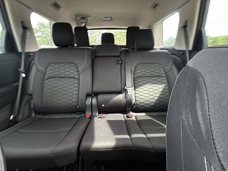 Certified 2025 Nissan Pathfinder SV FWD image 27