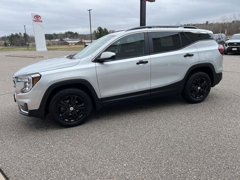 Used 2022 GMC Terrain SLE w/ Driver Convenience Package AWD/4WD image 9