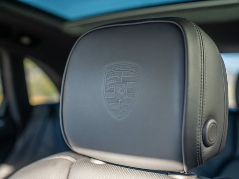 Certified 2026 Porsche Macan AWD/4WD image 13