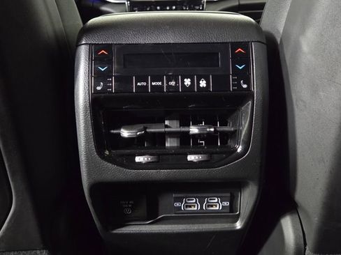 Used 2023 Jeep Grand Cherokee Overland w/ Luxury Tech Group IV image 34