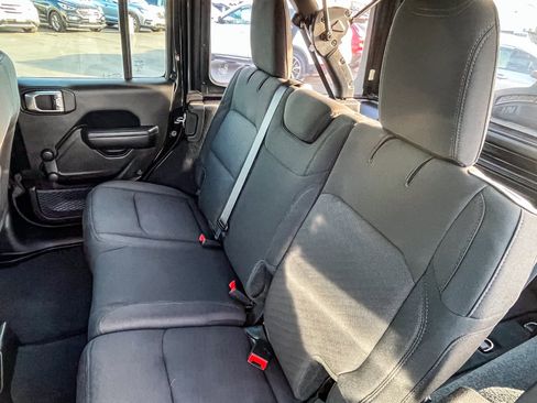 Used 2022 Jeep Wrangler Unlimited Sport image 17