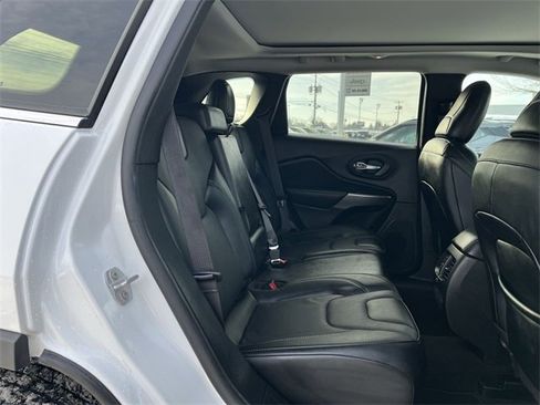 Used 2022 Jeep Cherokee Limited image 18