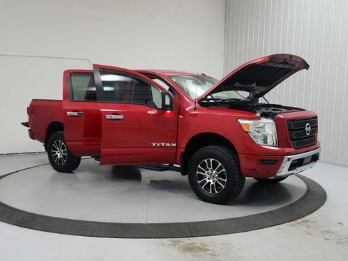 Used 2021 Nissan Titan SV w/ SV Convenience Package AWD/4WD image 9