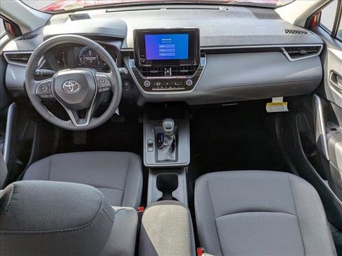 Used 2026 Toyota Corolla Cross LE image 13