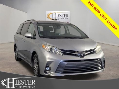 Used 2018 Toyota Sienna XLE w/ XLE Navigation Package image 1