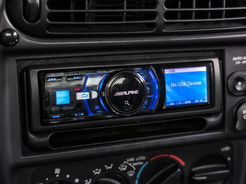 Used 2001 Chrysler Prowler image 23