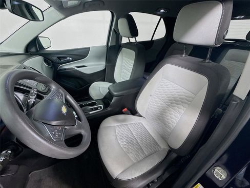 Used 2021 Chevrolet Equinox LS w/ LS Convenience Package image 2