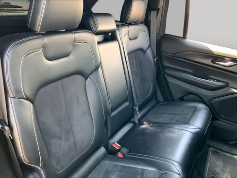 Used 2023 Jeep Grand Cherokee Altitude AWD/4WD image 20