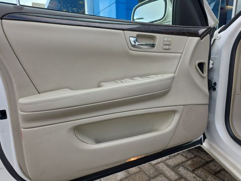 Used 2011 Cadillac DTS Luxury image 14