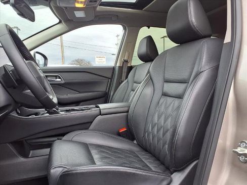 Certified 2025 Nissan Rogue Platinum w/ Tech Package AWD/4WD image 6