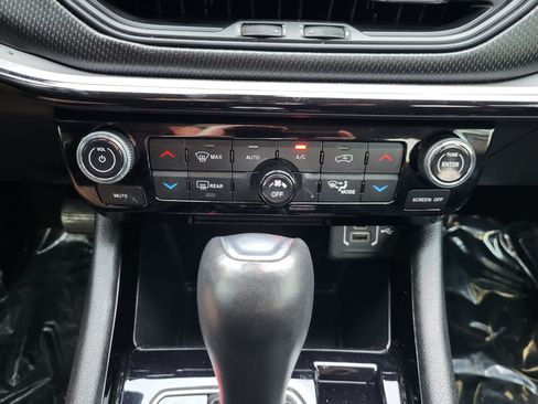 Used 2022 Jeep Compass Trailhawk w/ Trailhawk Convenience Group AWD/4WD image 19