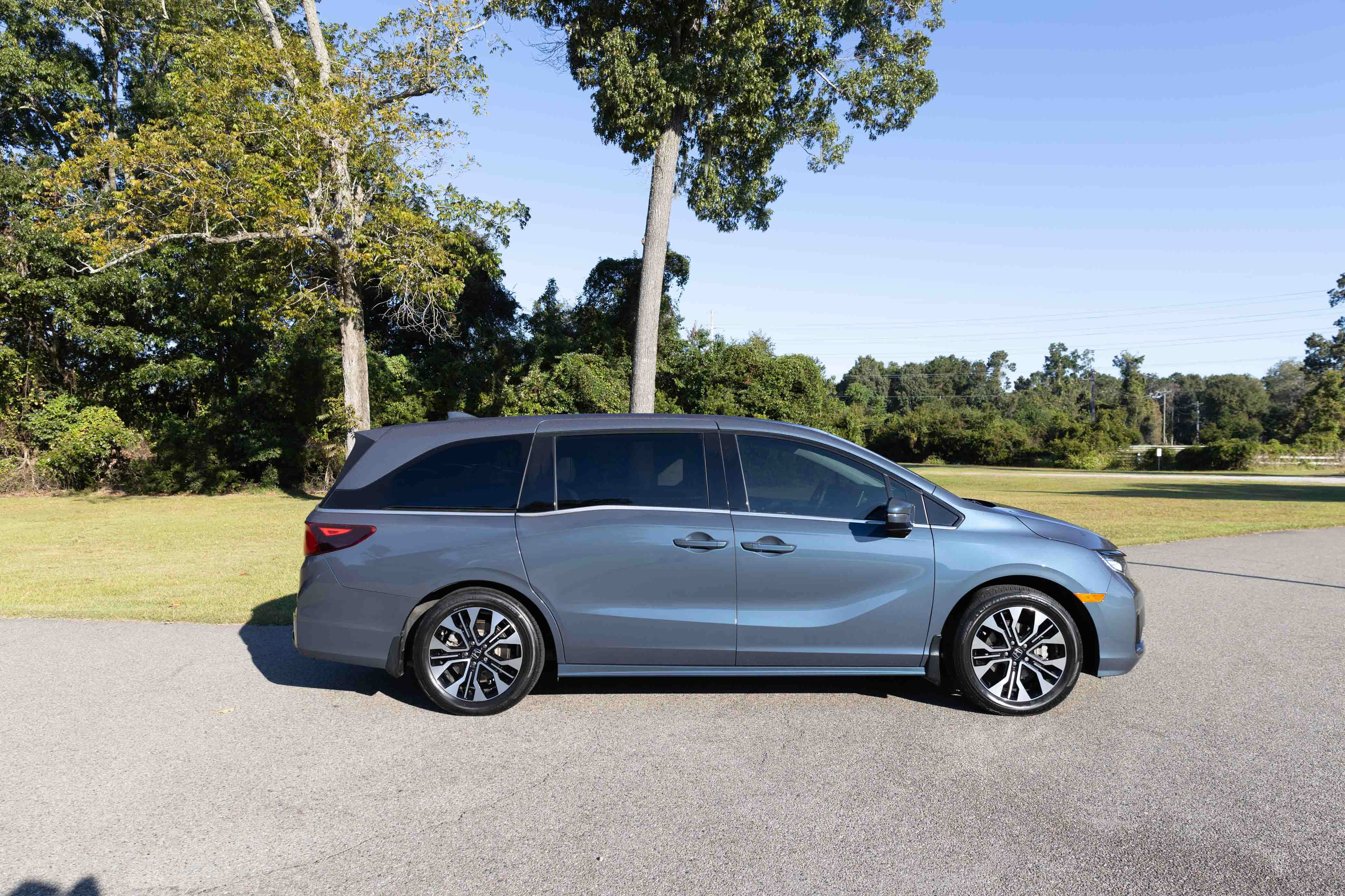 Used 2025 Honda Odyssey Elite image 5