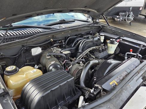 Used 2005 Ford Explorer Eddie Bauer image 31