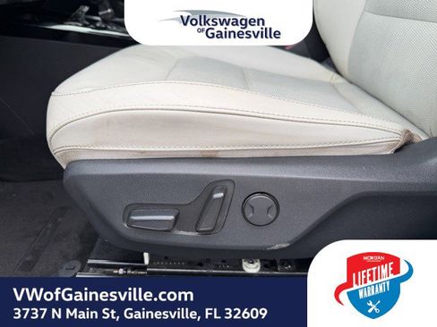 Used 2023 Kia Niro EX Touring image 17