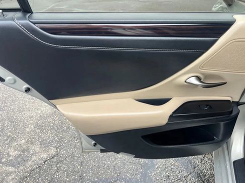 Used 2020 Lexus ES 350 ES 350 Sedan 4D w/ Premium Package image 23