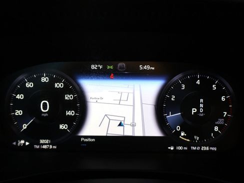 Used 2022 Volvo XC40 T4 R-Design w/ Advanced Package image 11