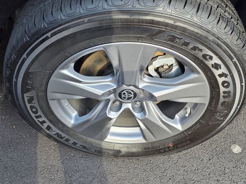 Used 2022 Toyota RAV4 LE image 7