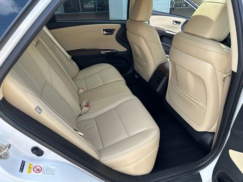 Used 2017 Toyota Avalon Touring FWD image 16