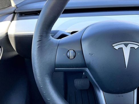 Used 2024 Tesla Model Y Long Range AWD/4WD image 11