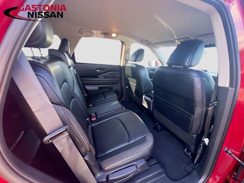 Used 2024 Nissan Pathfinder SL image 38