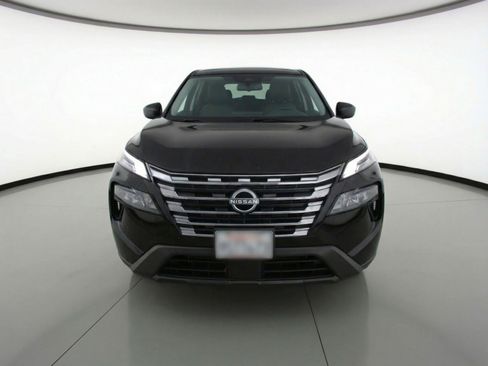 Used 2025 Nissan Rogue SV image 2