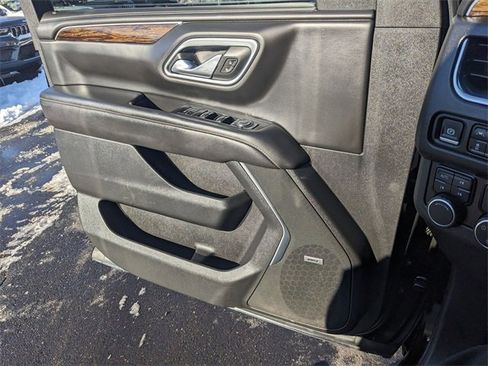 Used 2021 Chevrolet Suburban Premier w/ Premium Package image 24