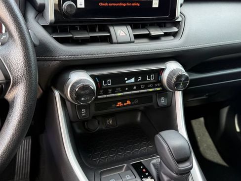 Used 2025 Toyota RAV4 XLE FWD image 15