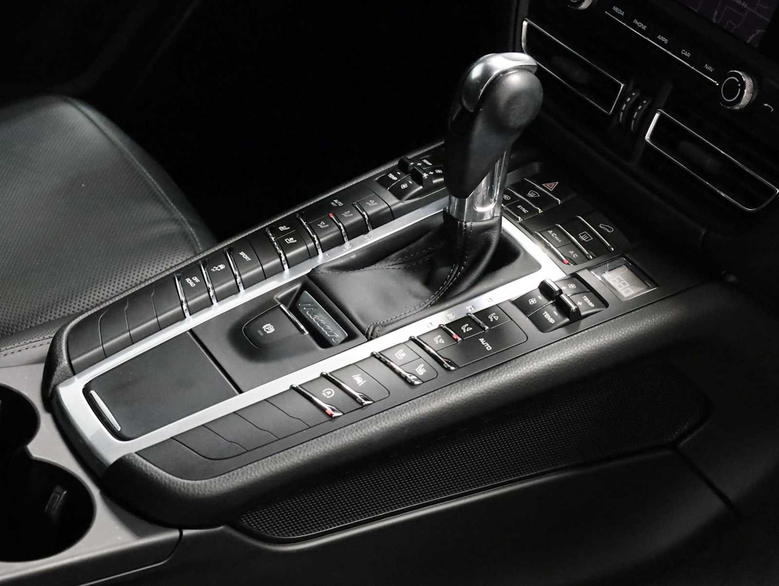 Used 2020 Porsche Macan AWD/4WD image 21