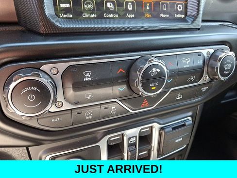 Used 2022 Jeep Gladiator Sport AWD/4WD image 15