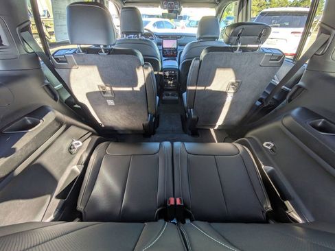 New 2025 Jeep Grand Cherokee L Limited w/ Luxury Tech Group II RWD image 35