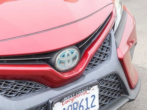 Used 2018 Toyota Camry SE image 6